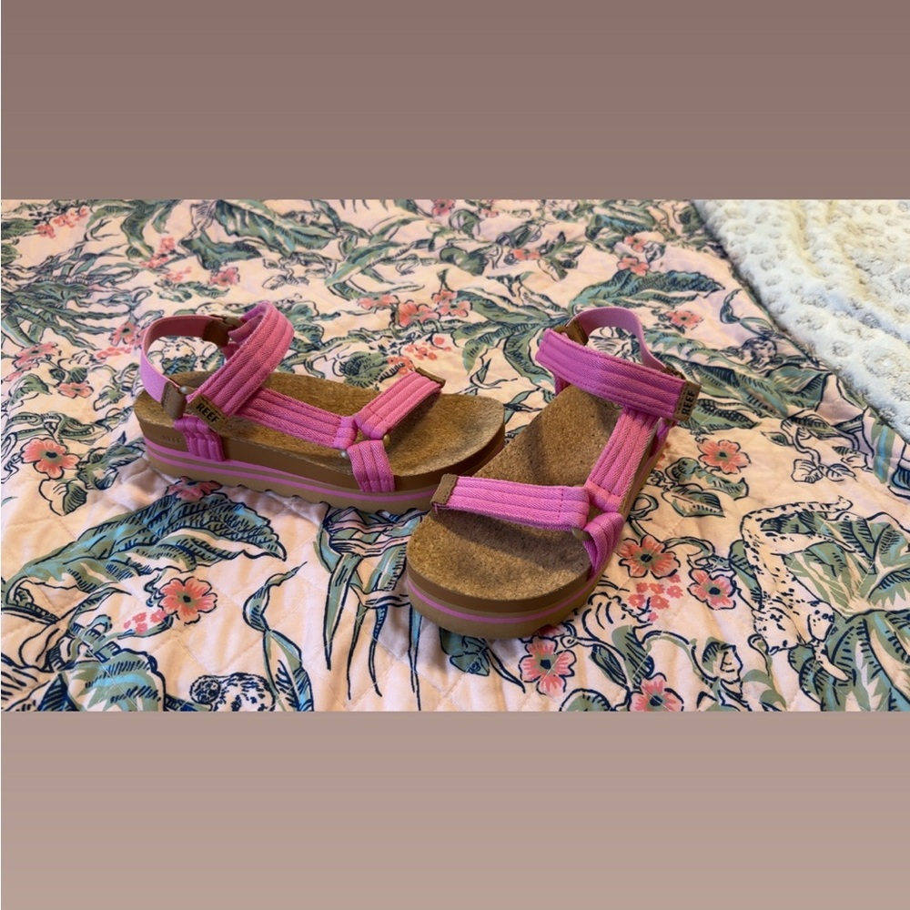 Reef Cushion Rem Hi Platform Sandal size 7